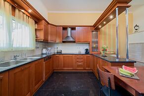 Leone Luxury Villas