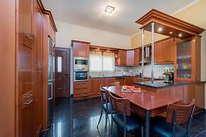 Leone Luxury Villas