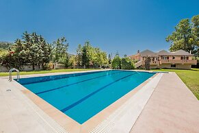 Leone Luxury Villas