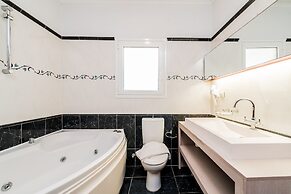 Leone Luxury Villas