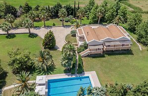 Leone Luxury Villas