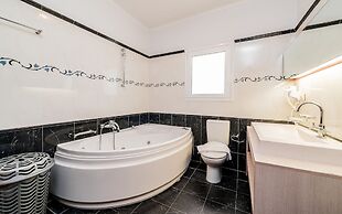 Leone Luxury Villas