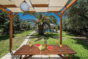 Leone Luxury Villas