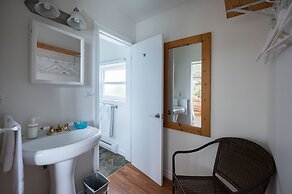 Atlantic View Motel and Cottages