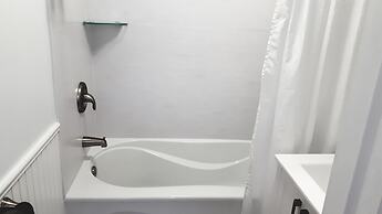 Atlantic View Motel and Cottages