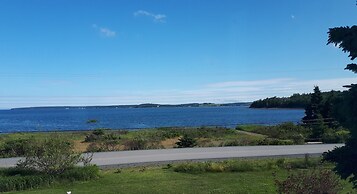 Atlantic View Motel and Cottages