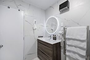 Lakeview Colonial Motel