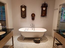 The Vagabond's House