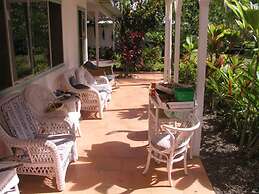 Lava Tree Tropic Inn