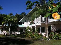 Lava Tree Tropic Inn