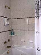 Lava Tree Tropic Inn