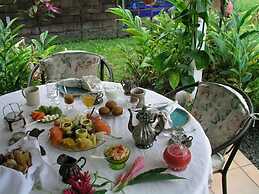 Lava Tree Tropic Inn