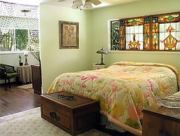 Lava Tree Tropic Inn