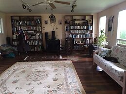 Lava Tree Tropic Inn