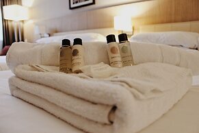 Lancaster Hotel