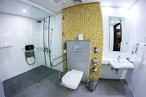 Ramada Hotel & Suites by Wyndham Amwaj Islands Manama