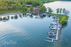 Horseshoe Bay Lodge
