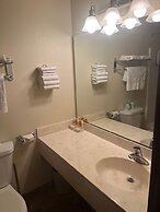 Horseshoe Bay Lodge