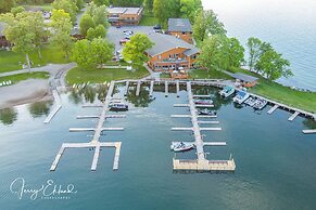 Horseshoe Bay Lodge
