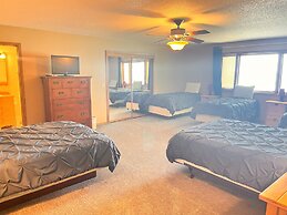 Horseshoe Bay Lodge