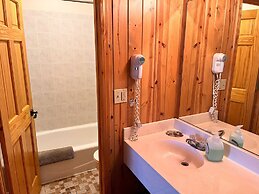 Horseshoe Bay Lodge