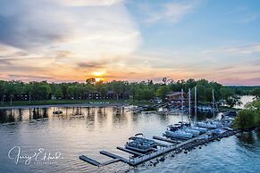 Horseshoe Bay Lodge
