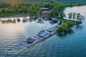 Horseshoe Bay Lodge