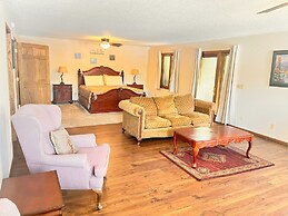 Horseshoe Bay Lodge