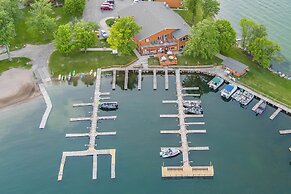 Horseshoe Bay Lodge