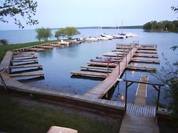 Horseshoe Bay Lodge