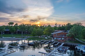 Horseshoe Bay Lodge
