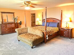 Horseshoe Bay Lodge