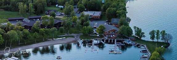 Horseshoe Bay Lodge