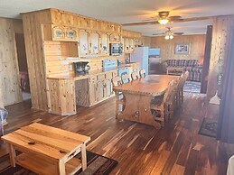 Horseshoe Bay Lodge