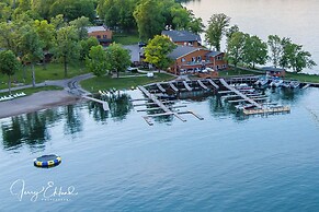 Horseshoe Bay Lodge