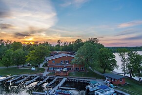 Horseshoe Bay Lodge