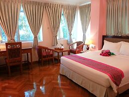 Grand Laurel Hotel