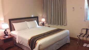 Grand Laurel Hotel
