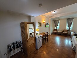 Grand Laurel Hotel