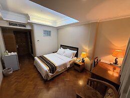 Grand Laurel Hotel