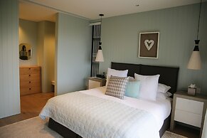 Kinloch Manor & Villas
