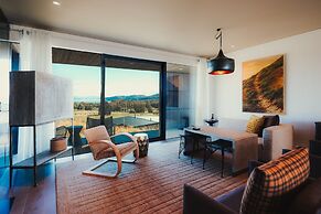 Kinloch Manor & Villas