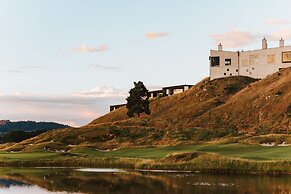 Kinloch Manor & Villas