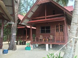 Haad Khuad Resort