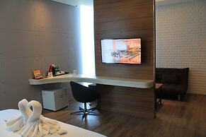 Luminor Hotel Jemursari by WH