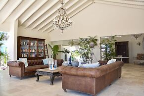 Ocean Breeze Boutique Hotel & Marina