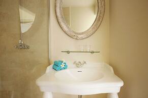 Ocean Breeze Boutique Hotel & Marina
