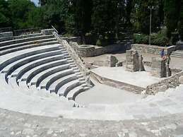 Ampavris Family Apartments