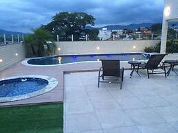 Ville de Montagne Hotel