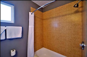 Lodge at 32nd
